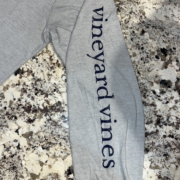 Vineyard vine put a long sleeve in size is medium - Picture 11 of 13